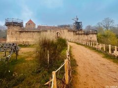 乌克兰难民危机发作后，欧洲各国城堡客人：来住我家城堡！