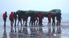 英国偷渡移民愈来愈多，鲍里斯亮绝招：抓到全送去非洲卢旺达！