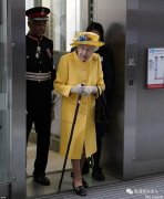 女王跑去伦敦车站，还充了交通卡?!近期频繁出面，力破安康欠安风闻！
