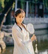 赌王女儿何超欣清华大学结业 穿汉服拍结业照