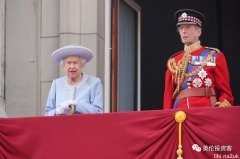 ​英国女王假第一天！​伦敦四处都是人人人人...