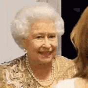 英女王登基70年时尚瞬间：跨世代花胡蝶fashion Icon，稳坐时尚界头把交椅！