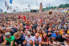 Glastonbury在英国重开！20万人挤爆现场！多位歌手为女性堕胎权发声！