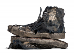 继1.2万褴褛鞋后，巴黎世家又推出“史上最贵“渣滓袋”......
