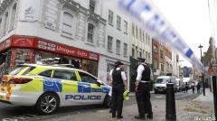 青天白日下，一女子在牛津街被捅身亡！