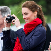 凯特王妃给孩子拍照遭王室摄影师猛批：“她抢了咱们的饭碗！”