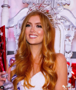 26岁模特夺得“英国小姐”选美冠军！甘甜可人学历高，却因红发被同窗打骂吐口水