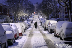 半裸跑步、雪中打滚、地铁打雪仗！一场大雪后，英国人的精力情况哈哈哈…