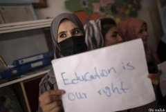 从上课“物理隔离”到阻止退学，阿富汗的女性阅历了甚么